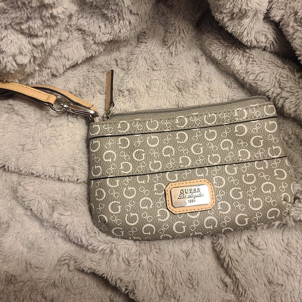 GUESS LEATHER WRISTLET